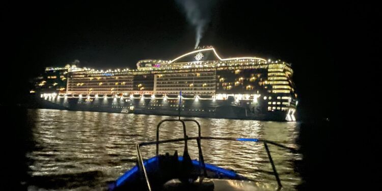 Cagliari, grave malore sulla nave da crociera: turista svizzera soccorsa dalla Guardia costiera