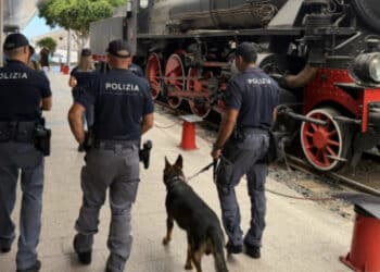 Stazione di Cagliari, blitz della Polizia: maxi controlli per 189 passeggeri, bagagli al setaccio