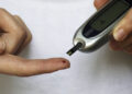 Diabete di tipo 1, la Sardegna approva la legge per l’inclusione a scuola e nello sport: “Pagina di civiltà”
