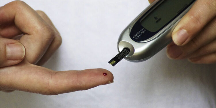 Diabete di tipo 1, la Sardegna approva la legge per l’inclusione a scuola e nello sport: “Pagina di civiltà”