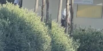 Monastir, la fontanella pubblica usata come wc e bagno per lavarsi: “Anni fa andavamo a prendere l’acqua, poi il degrado”