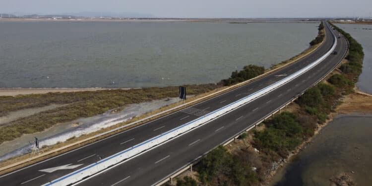 Cagliari, al via i lavori di sostituzione delle barriere centrali lungo la statale 195: restringimenti delle carreggiate per due mesi