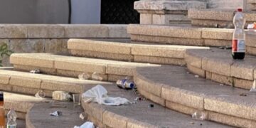 Cagliari, malamovida e rumori molesti di notte esasperano i residenti: rissa a colpi di bastone a Stampace
