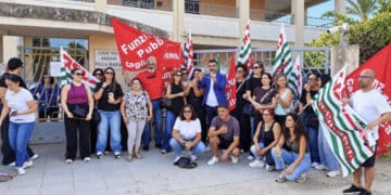 Quartu, sit-in dei lavoratori a Villa Maria: “Servono interventi immediati”