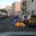 Via Monte Santo, tombino scomparso da mesi: “Le strade fanno schifo e si pensa alle piste ciclabili”