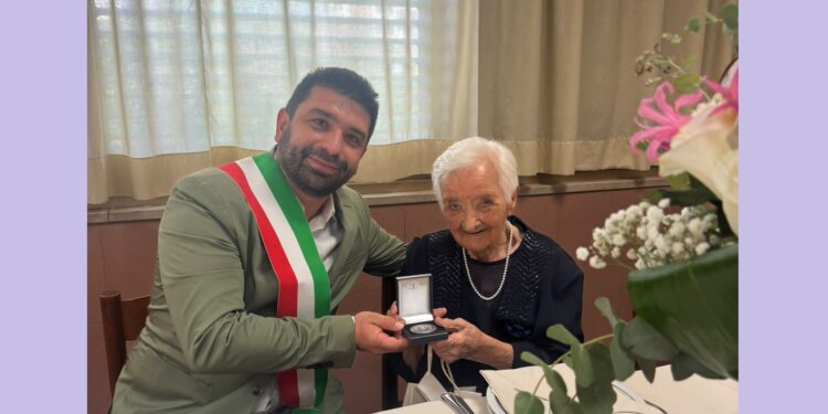 Antonina Melis compie 100 anni, festa in famiglia a Cagliari