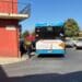 Cagliari, bus bloccato da un’auto parcheggiata male: “A lavoro con un’ora e mezza di ritardo”