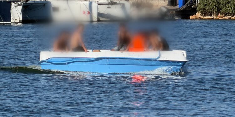 La rotta sarda dei clandestini algerini: “Trasferiti su barchini da navi madre a gruppi di 10”