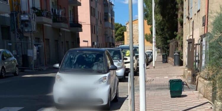 Cagliari, ragazzo mezzo nudo si intrufola negli appartamenti ma viene messo in fuga da una donna col suo cane