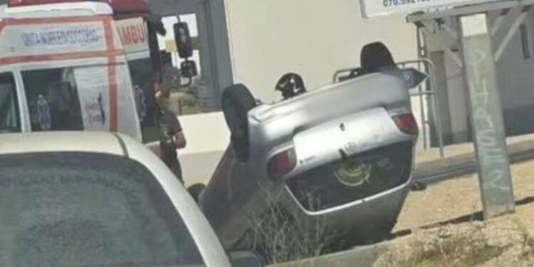 Settimo San Pietro, auto si capovolge nell’incrocio del supermercato: traffico in tilt