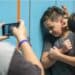 Atti di bullismo in una scuola del cagliaritano: ragazzo con disabilità accerchiato, spintonato e preso in giro
