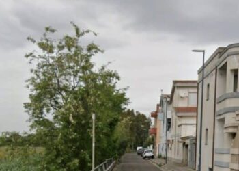 Selargius, urla, fuochi e musica: bande di ragazzini scatenati in motorino nella notte, “Impossibile dormire”