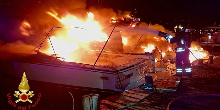 A Porto Rotondo strage di barche nella notte: incendiate e distrutte