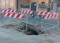 Assemini, la buca di via Coghe diventa una voragine: nuovo crollo durante la notte