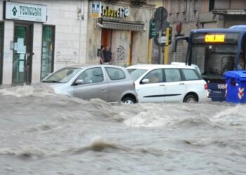 Allarme a Cagliari per la caditoie sporche: “Non aspettiamo un’altra alluvione per intervenire”