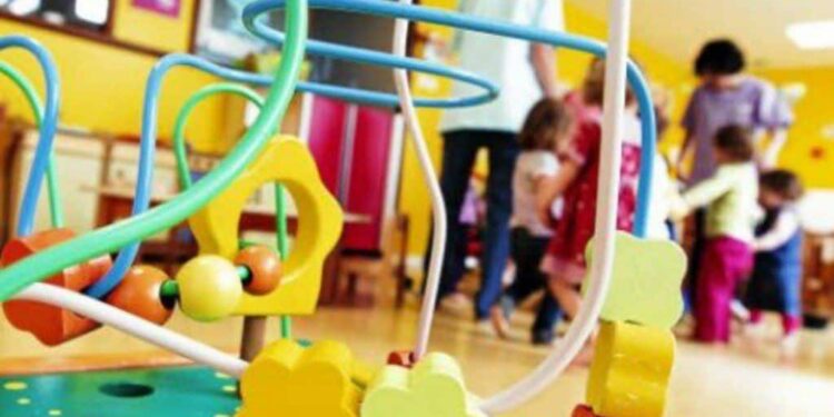 Sestu, manca il personale e chiude la scuola: bimbi trasferiti in un altro plesso, insorgono i genitori