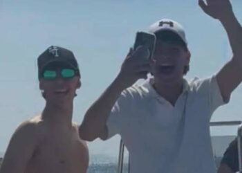 Immenso dolore per i due 18enni morti in scooter al Poetto, il papà di Filippo: “La mia vita si è fermata”