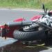 Cagliari, ennesimo incidente stradale paralizza il traffico: scontro tra auto e moto in via del Fangario