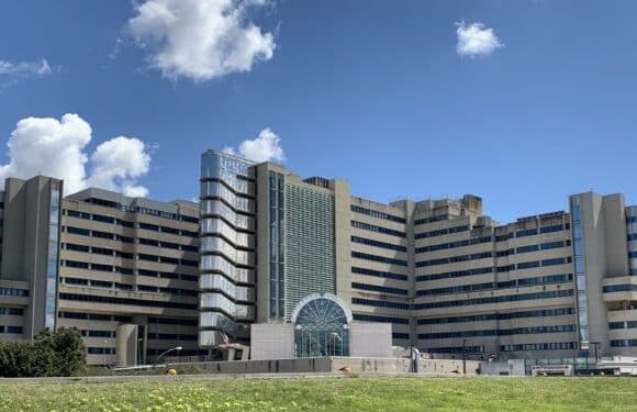 Giallo al Brotzu di Cagliari: 25enne in ospedale ferito da un colpo di pistola ma è mistero