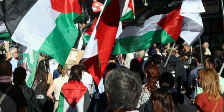 In migliaia per la Palestina fra le piazze e le strade al centro di Cagliari