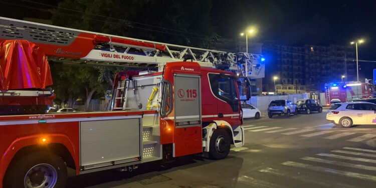 Cagliari, falso allarme e tensione nella notte: sos per un uomo, ma la casa è vuota