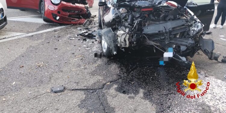 Scontro fra auto a Gonnosfanadiga, due feriti in codice rosso: interviene anche l’elisoccorso