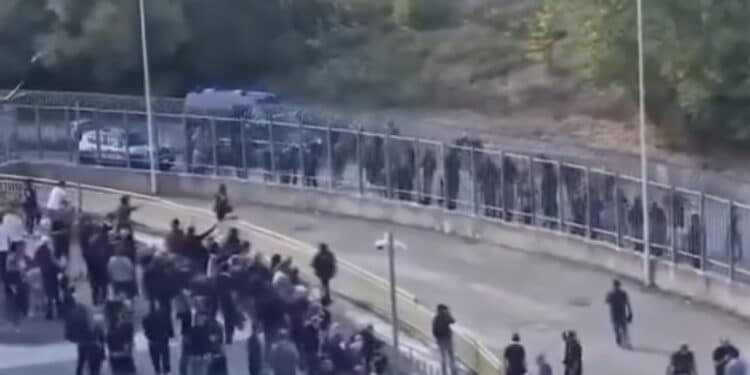 Ultras della Torres scatenati a Campobasso con bastoni, Daspo in arrivo: “Sardi di m…”