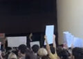 Cagliari, gli studenti protestano sotto il consiglio regionale: “Scuole a pezzi, ascoltateci”
