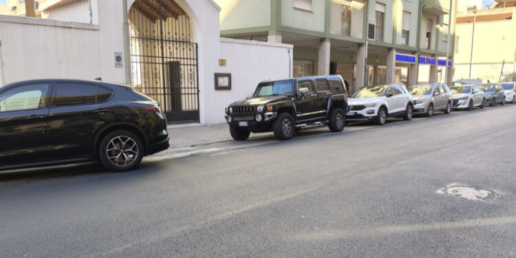 Cagliari, Viale Sant’Avendrace, l’opposizione chiede un attraversamento pedonale rialzato davanti alla chiesa