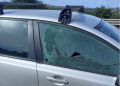 Carbonia, oggetto lanciato contro un’auto distrugge il finestrino: “Poteva finire in tragedia”