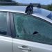 Carbonia, oggetto lanciato contro un’auto distrugge il finestrino: “Poteva finire in tragedia”