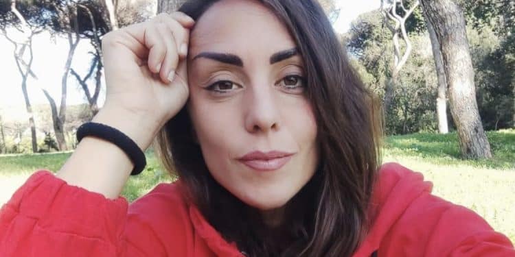 Morsa da un ragno violino, Sabrina muore a 39 anni: aperta un’inchiesta