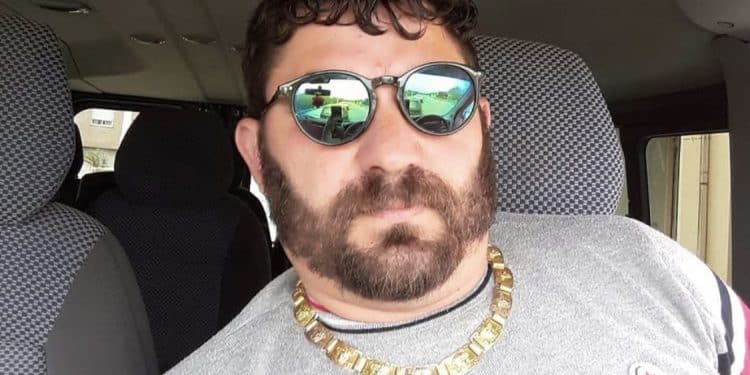 San Sperate, cede il cric e il furgone lo schiaccia: muore a 42 anni Rizvan Sulejmanovic