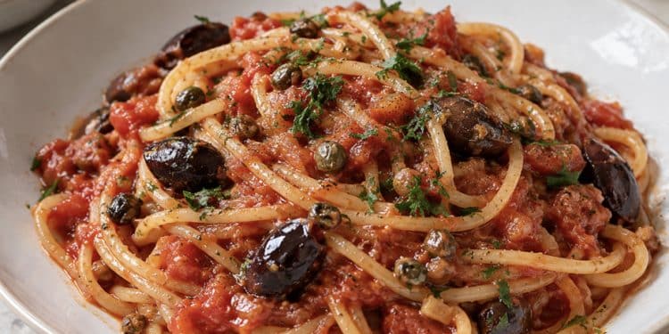 La cultura nel piatto, spaghetti alla puttanesca: una storia di cucina, arte e tradizione,