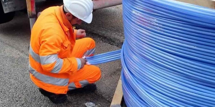 Capoterra, gli scavi per la fibra mandano in tilt la connessione internet: centro storico isolato