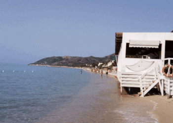 Santa Margherita di Pula, la struttura abusiva sulla battigia è stata rimossa: esultano gli ecologisti