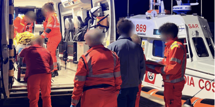Carloforte, paziente in codice rosso soccorso e trasportato via mare dalla Guardia costiera