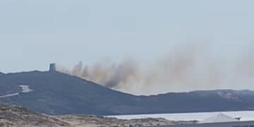 Ancora incendi nell’isola: bruciano Pabillonis, Torre dei Corsari e a Calasetta sono ripartite le fiamme