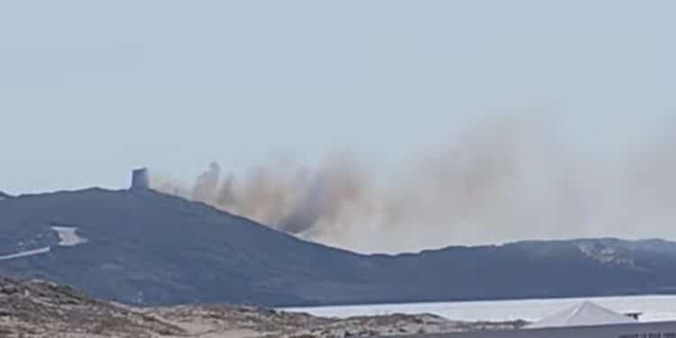 Ancora incendi nell’isola: bruciano Pabillonis, Torre dei Corsari e a Calasetta sono ripartite le fiamme