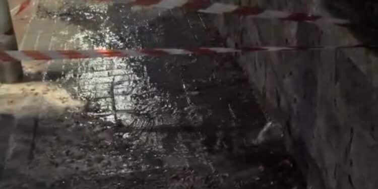 Cagliari, maxi perdita idrica tra via Capula e via San Carlo