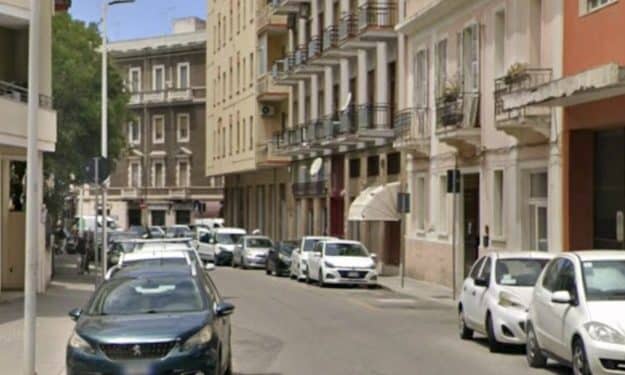 Cagliari, notte di disordini in centro: tentativi di furti su auto e urla disumane