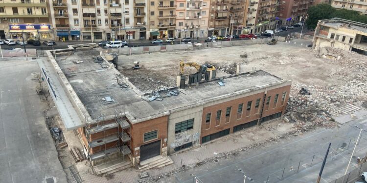 Cagliari, il nuovo mercato a costi esorbitanti non è l’unico problema: residenti esasperati dal cantiere e dai tempi infiniti