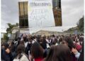 Cagliari, al De Sanctis-Deledda gli studenti tutti in piazza: e parte la segnalazione topi