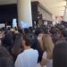 Cagliari, gli studenti protestano sotto il consiglio regionale: “Scuole a pezzi, ascoltateci”