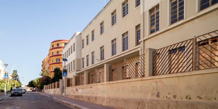Cagliari, la scuola di via Falzarego-De Amicis si rimette a nuovo: 7 milioni e mezzo di euro per la ristrutturazione