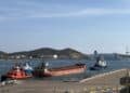 Olbia, dopo quasi 7 anni di abbandono e una lunga vicenda giudiziaria la nave Lira lascia il porto