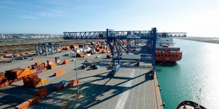 Cagliari, tragedia sul lavoro: operaio muore schiacciato al Porto Canale