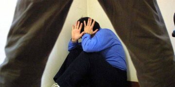 Ancora atti di bullismo nel cagliaritano, calci e pugni a un ragazzino che tornava da scuola a casa